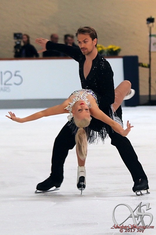 Пенни Кумс - Николас Бакленд / Penny COOMES - Nicholas BUCKLAND GBR  - Страница 4 SPJ_0203daily